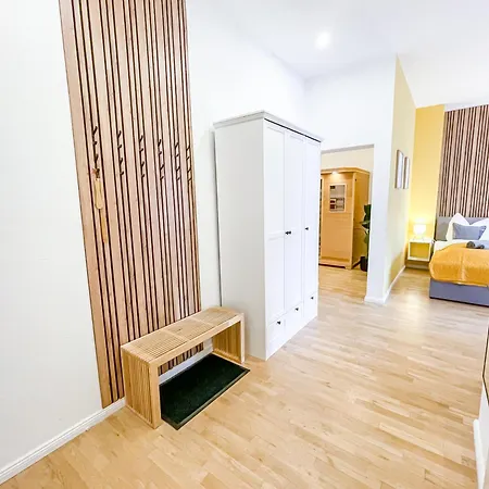 Im Zentrum Mit Infrarotkabine, Kostenfreier Tiefgarage, Kingsize Betten Und Balkon *