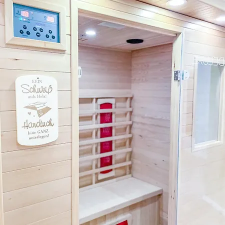 Im Zentrum Mit Infrarotkabine, Kostenfreier Tiefgarage, Kingsize Betten Und Balkon