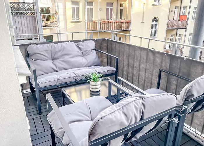 Im Zentrum Mit Infrarotkabine, Kostenfreier Tiefgarage, Kingsize Betten Und Balkon