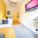 Appartement Im Zentrum Mit Infrarotkabine, Kostenfreier Tiefgarage, Kingsize Betten Und Balkon