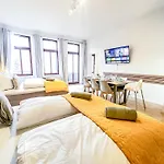 Im Zentrum Mit Infrarotkabine, Kostenfreier Tiefgarage, Kingsize Betten Und Balkon