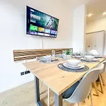 Im Zentrum Mit Infrarotkabine, Kostenfreier Tiefgarage, Kingsize Betten Und Balkon * Leipzig