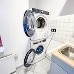 Appartement Im Zentrum Mit Infrarotkabine, Kostenfreier Tiefgarage, Kingsize Betten Und Balkon *