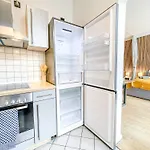 Appartement Im Zentrum Mit Infrarotkabine, Kostenfreier Tiefgarage, Kingsize Betten Und Balkon