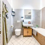 Appartement Im Zentrum Mit Infrarotkabine, Kostenfreier Tiefgarage, Kingsize Betten Und Balkon Leipzig