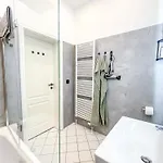 Appartement Im Zentrum Mit Infrarotkabine, Kostenfreier Tiefgarage, Kingsize Betten Und Balkon Leipzig