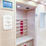 Im Zentrum Mit Infrarotkabine, Kostenfreier Tiefgarage, Kingsize Betten Und Balkon