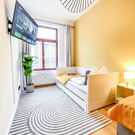 Im Zentrum Mit Infrarotkabine, Kostenfreier Tiefgarage, Kingsize Betten Und Balkon Apartment