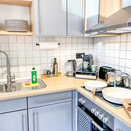 Im Zentrum Mit Infrarotkabine, Kostenfreier Tiefgarage, Kingsize Betten Und Balkon