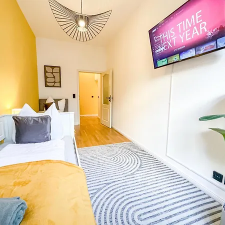 Apartment Im Zentrum Mit Infrarotkabine, Kostenfreier Tiefgarage, Kingsize Betten Und Balkon