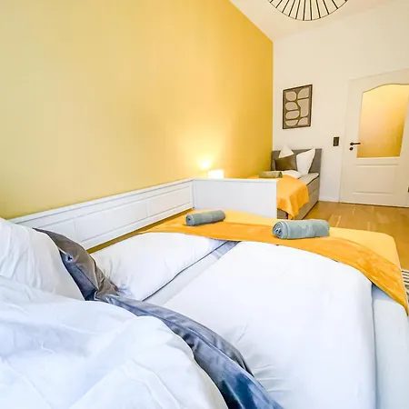 Im Zentrum Mit Infrarotkabine, Kostenfreier Tiefgarage, Kingsize Betten Und Balkon Apartment *