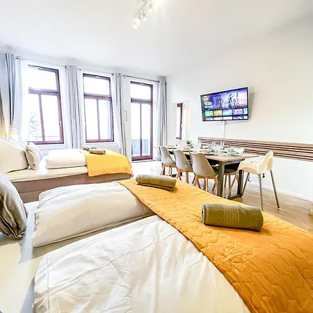 Im Zentrum Mit Infrarotkabine, Kostenfreier Tiefgarage, Kingsize Betten Und Balkon