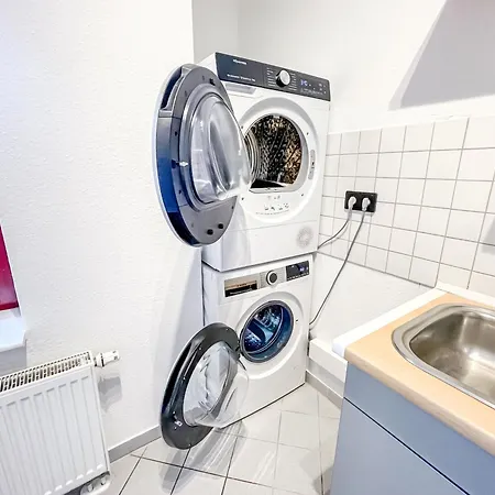 Apartment Im Zentrum Mit Infrarotkabine, Kostenfreier Tiefgarage, Kingsize Betten Und Balkon *