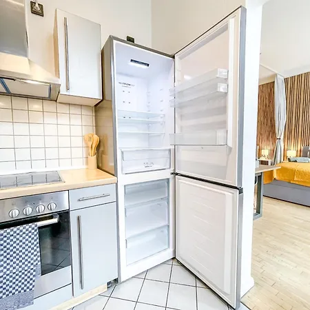Appartamento Im Zentrum Mit Infrarotkabine, Kostenfreier Tiefgarage, Kingsize Betten Und Balkon
