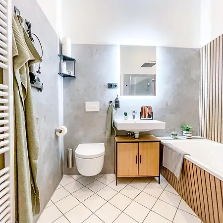 Appartamento Im Zentrum Mit Infrarotkabine, Kostenfreier Tiefgarage, Kingsize Betten Und Balkon Lipsia