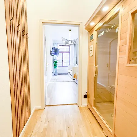 Im Zentrum Mit Infrarotkabine, Kostenfreier Tiefgarage, Kingsize Betten Und Balkon Appartement