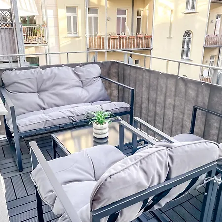 Im Zentrum Mit Infrarotkabine, Kostenfreier Tiefgarage, Kingsize Betten Und Balkon