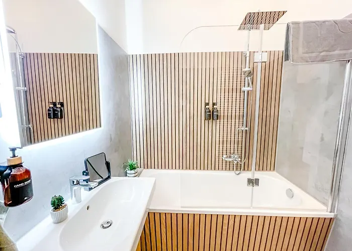 Lejlighed Im Zentrum Mit Infrarotkabine, Kostenfreier Tiefgarage, Kingsize Betten Und Balkon Leipzig