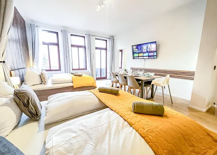 Im Zentrum Mit Infrarotkabine, Kostenfreier Tiefgarage, Kingsize Betten Und Balkon
