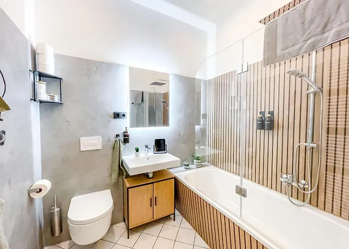 Lejlighed Im Zentrum Mit Infrarotkabine, Kostenfreier Tiefgarage, Kingsize Betten Und Balkon *