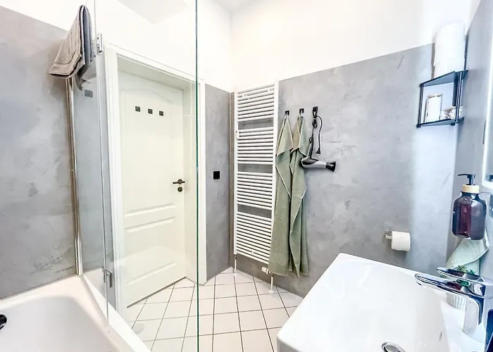Appartement Im Zentrum Mit Infrarotkabine, Kostenfreier Tiefgarage, Kingsize Betten Und Balkon Leipzig
