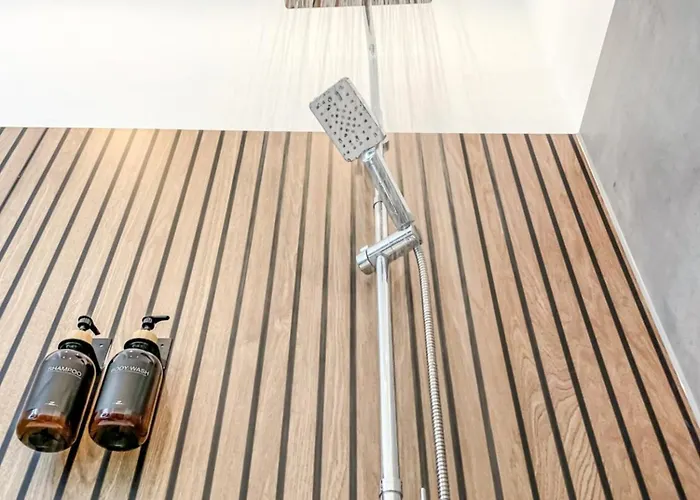 Im Zentrum Mit Infrarotkabine, Kostenfreier Tiefgarage, Kingsize Betten Und Balkon * Leipzig