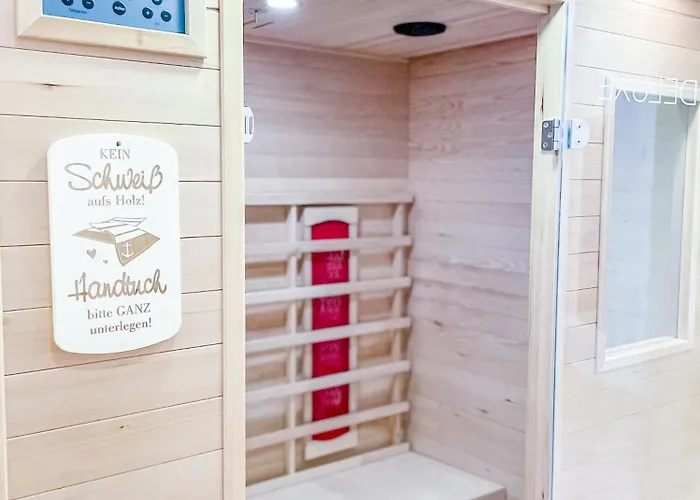 Im Zentrum Mit Infrarotkabine, Kostenfreier Tiefgarage, Kingsize Betten Und Balkon