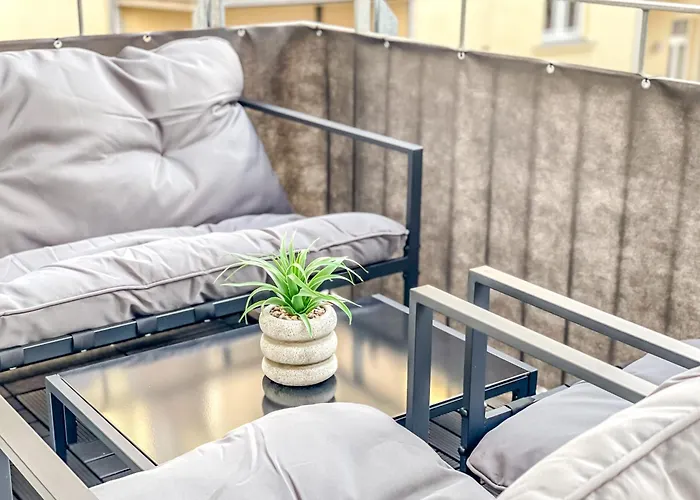 Im Zentrum Mit Infrarotkabine, Kostenfreier Tiefgarage, Kingsize Betten Und Balkon